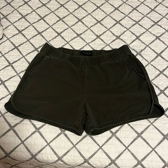 Banana Republic shorts - green size small - Picture 1 of 3